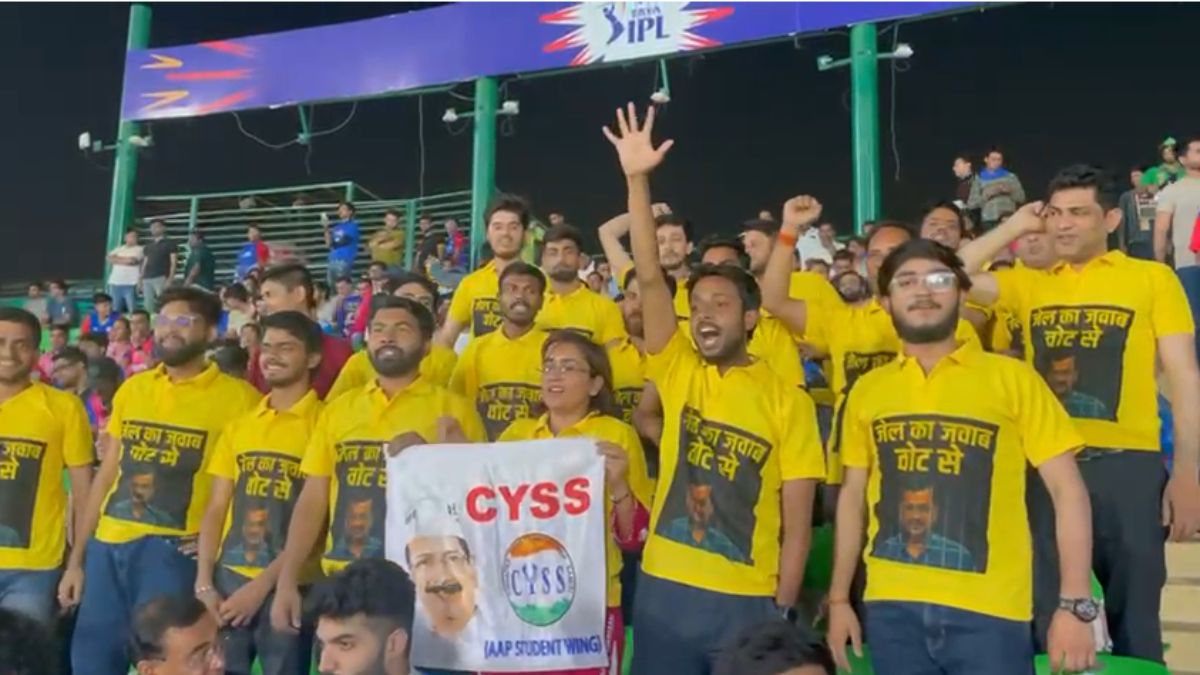 Video Protest against Kejriwal's arrest during IPL match in Delhi